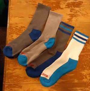 Endur boy's crew socks large